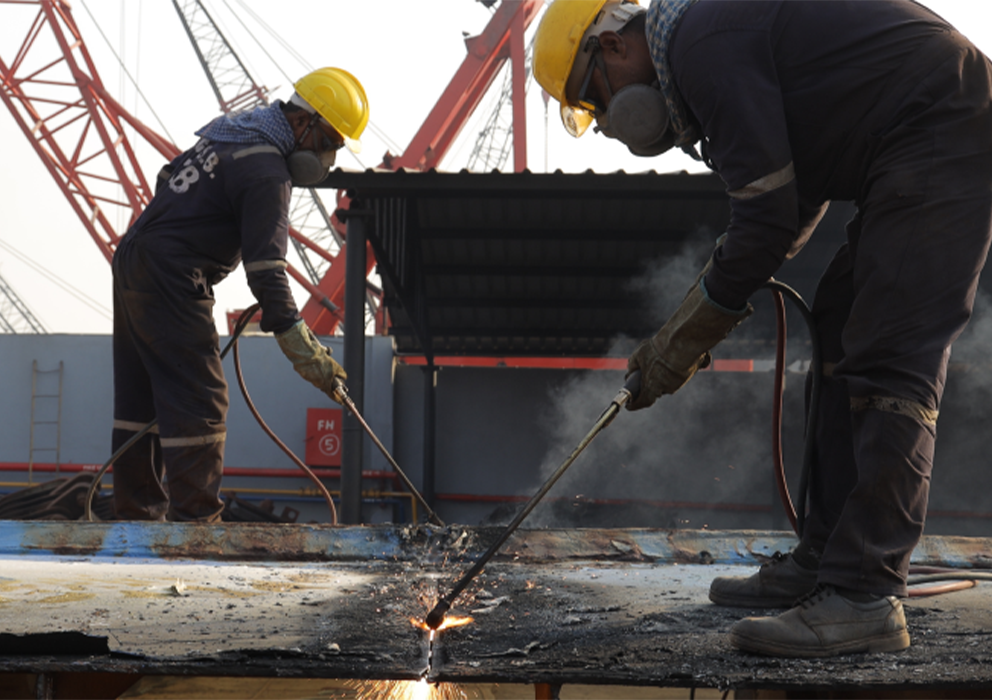 ENVIRONMENT-MANAGEMENT-ship-breakers